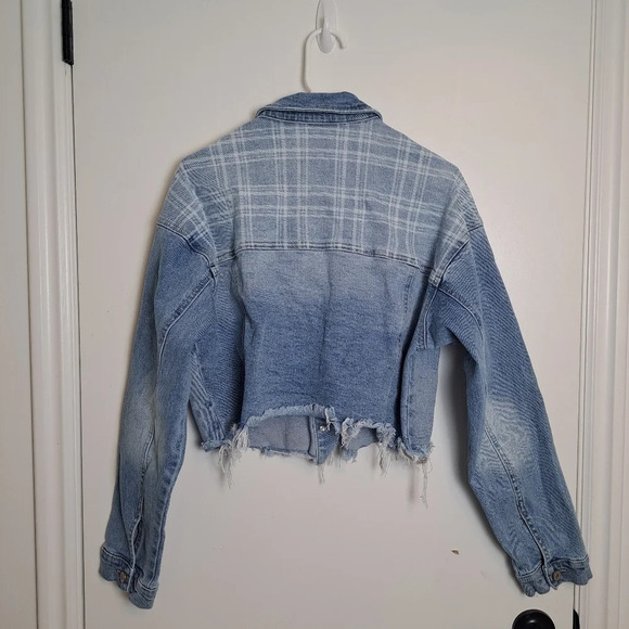 KanCan Women's Light Wash Raw Hem Crop Festival Denim Jacket Size Large - Picture 3 of 6